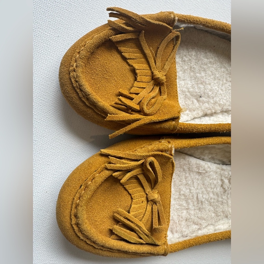 NWOT size 9 yellow suede fleece-lined, hard-soled Sole Society moccasins - Picture 4 of 5
